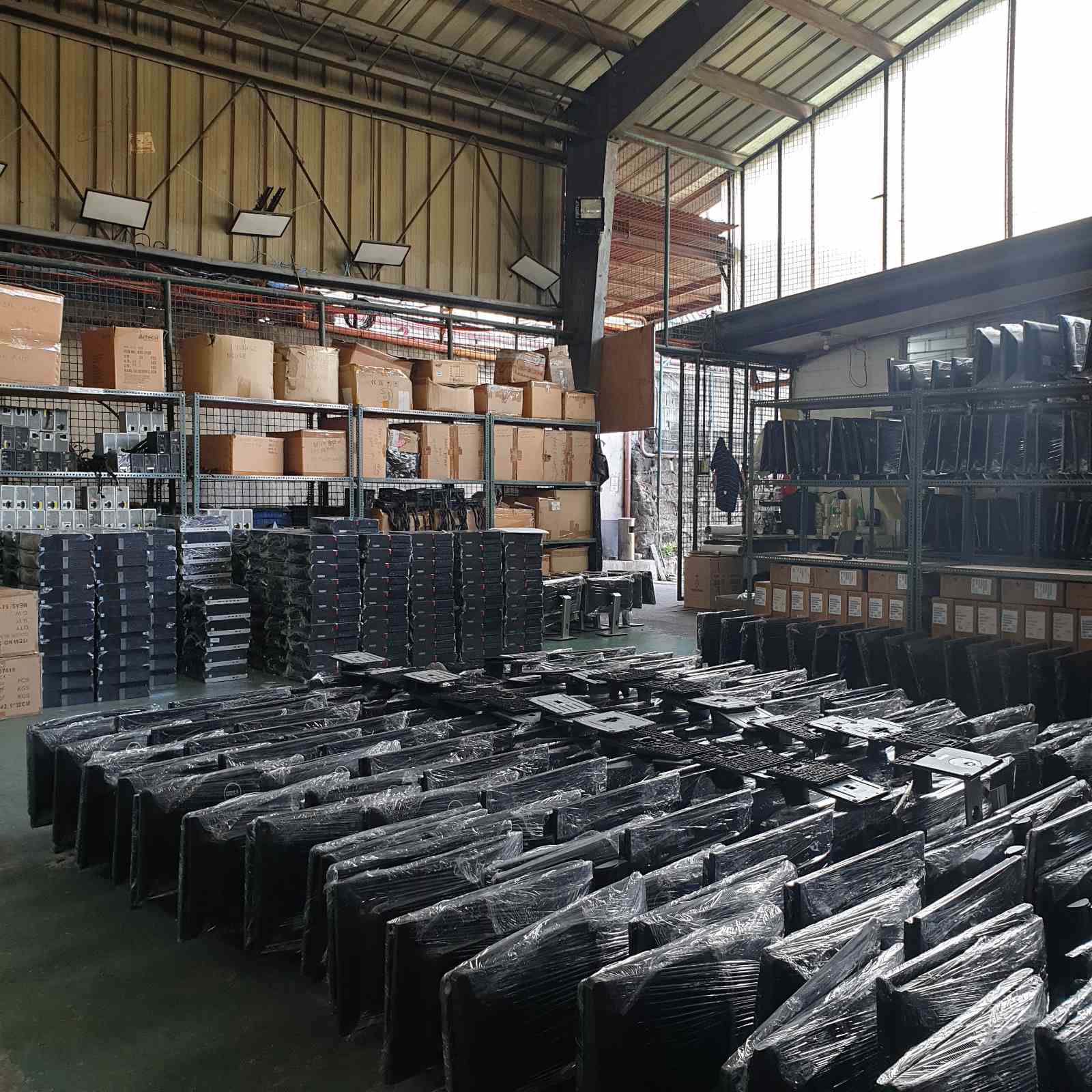 From Warehouse to Workplace: How We Successfully Delivered 220 Desktop Sets for a Growing IT Company